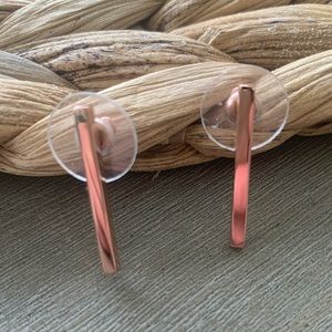 Rose gold bar earrings
